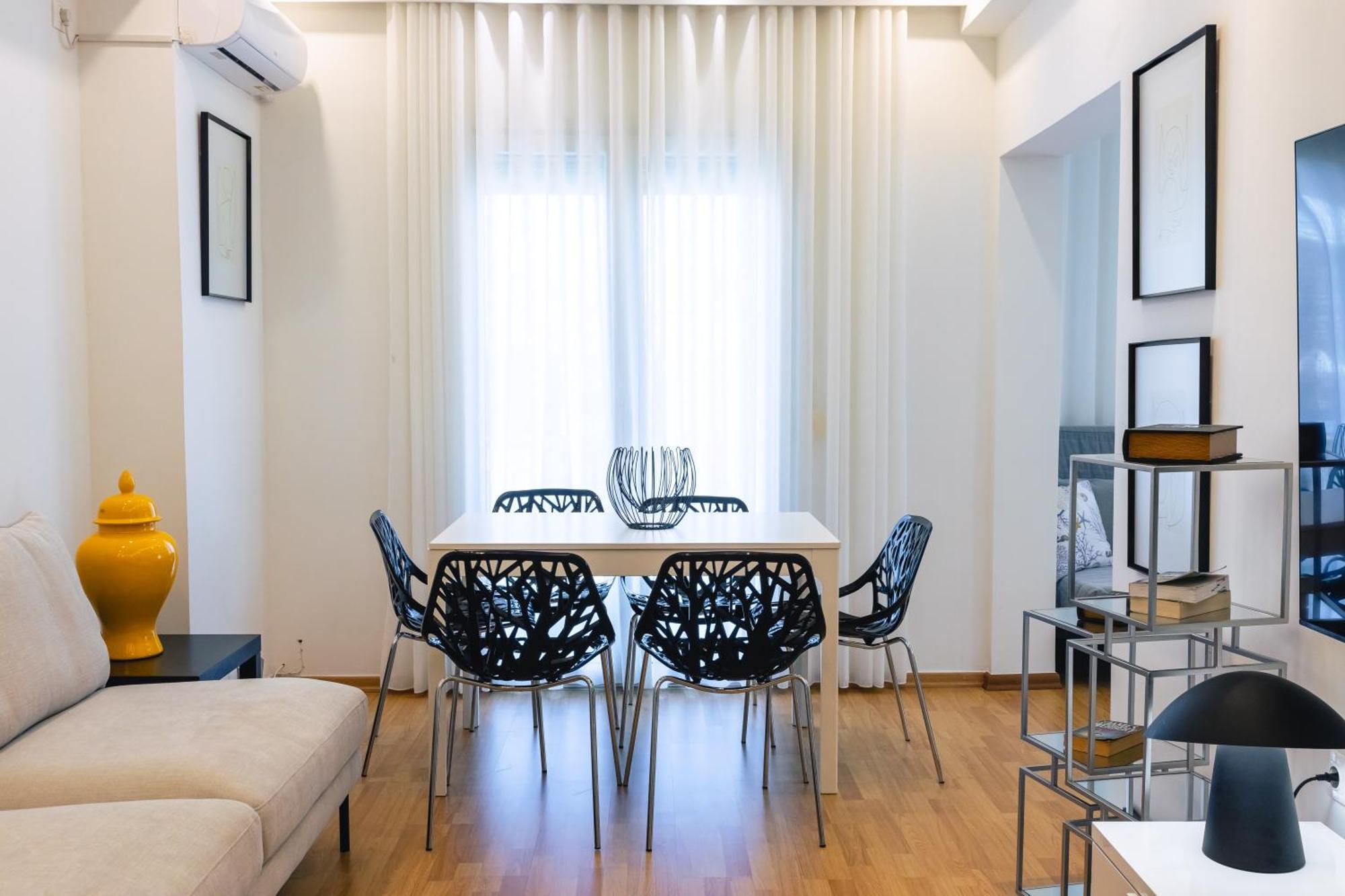 D9 Center Of Glyfada *